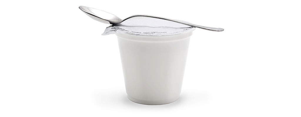 Bei Durchfall kann es helfen, vermehrt Lactobazillen, die sich in bestimmten Joghurtarten finden, einzunehmen.
